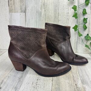 Corso Como Womens Size 9 M Pull On Style Beauty Booties Brown Leather